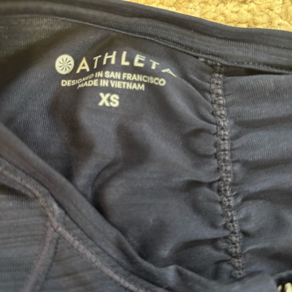 Athleta Pacifica Run Bike Navy Top - size XS - Picture 3 of 8